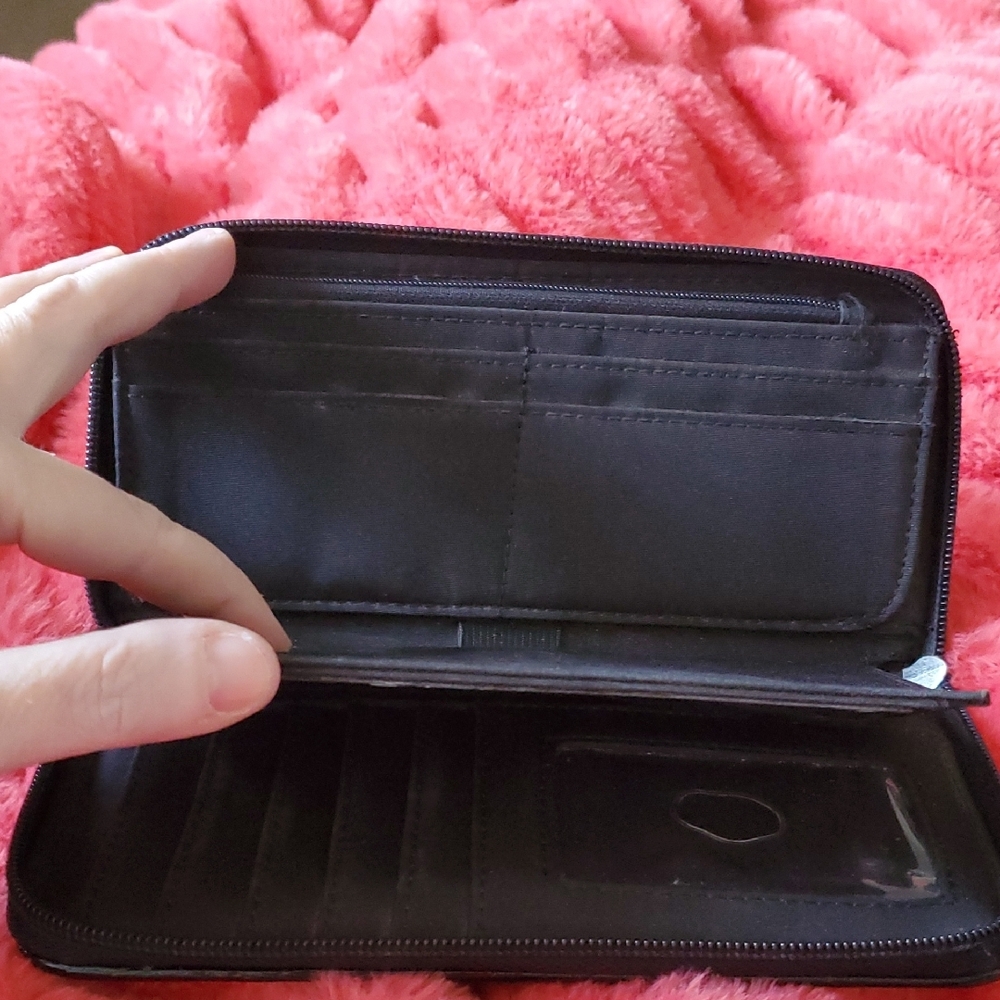 Classic Liz Claiborne zip-around wallet featuring a black croc-embossed exterior - Picture 6 of 9